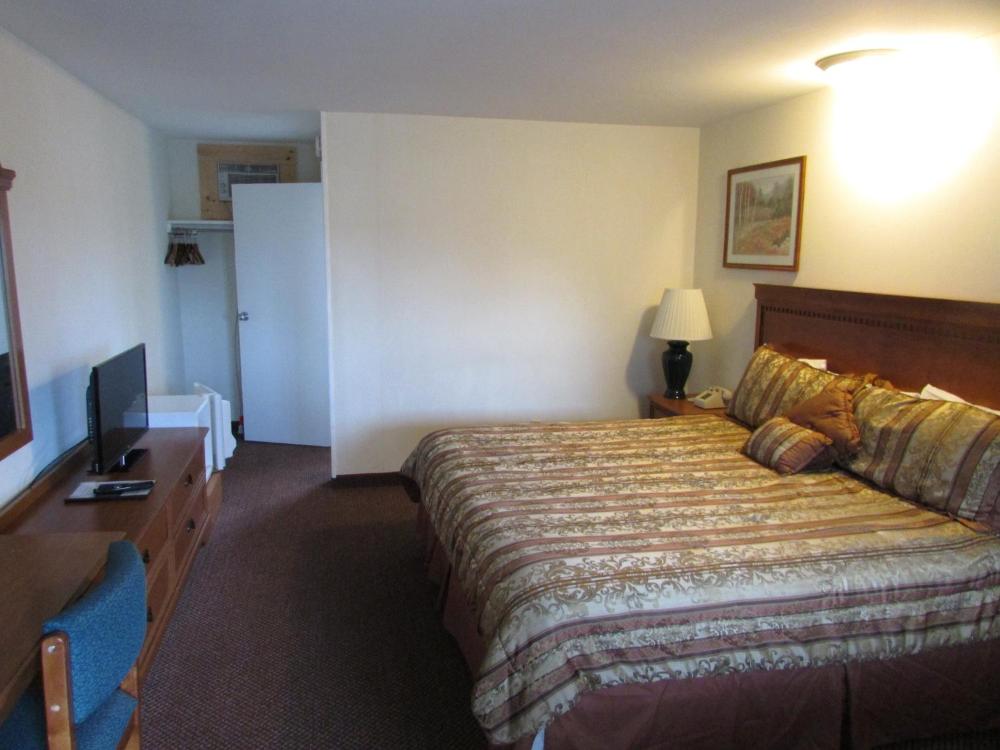 Standard King Room interior