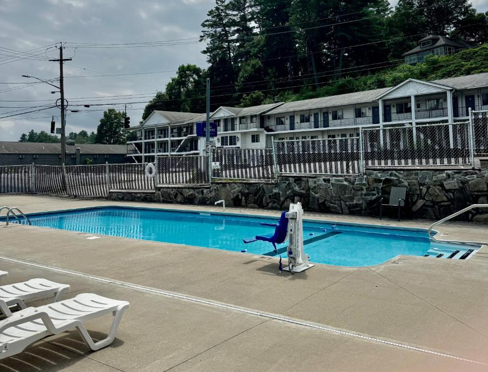 The Lake George Inn